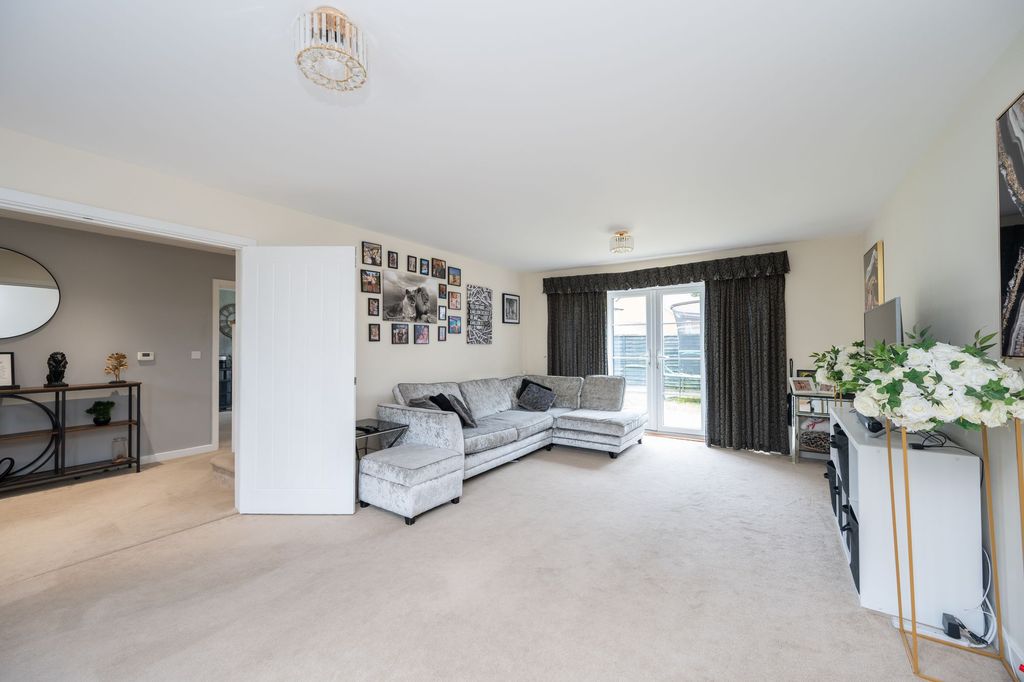 Property photo 3 of 37