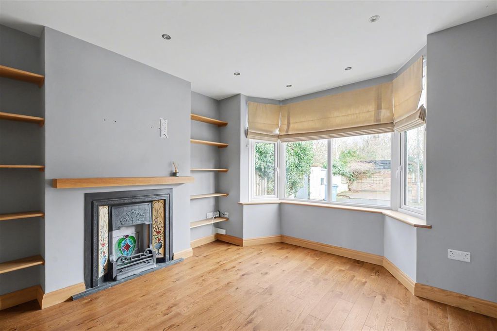 Property photo 2 of 25 Lounge