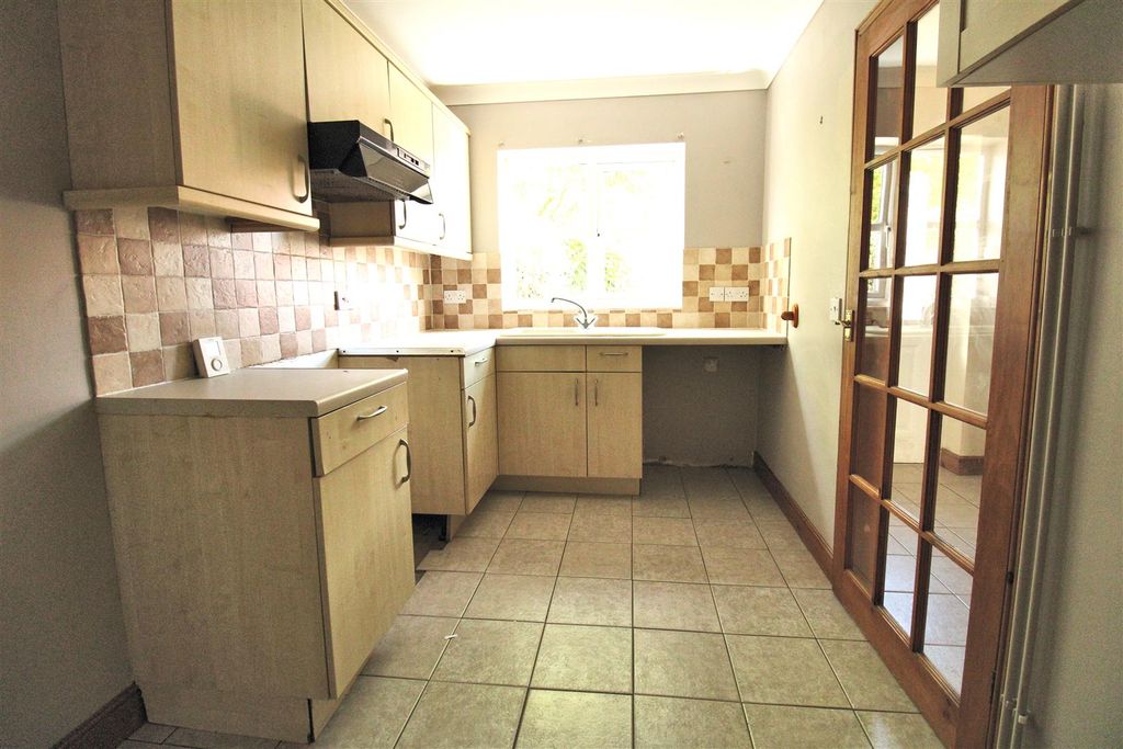 Property photo 3 of 21 Kitchen