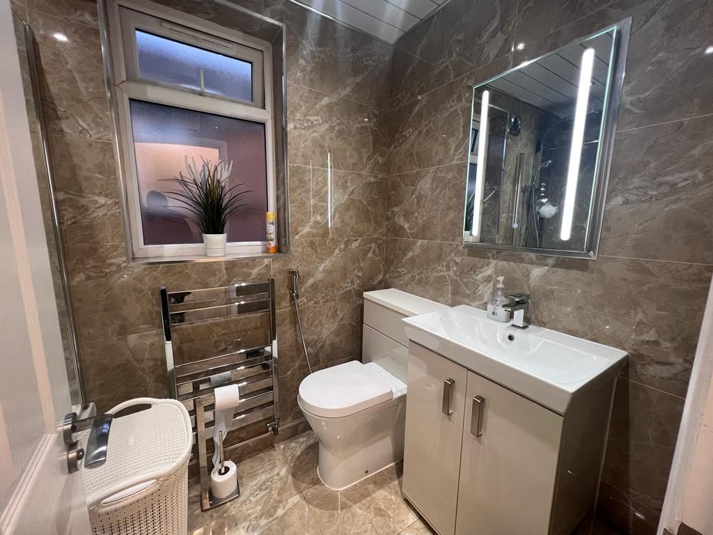 Property photo 3 of 8 Bathroom 2.Jpg