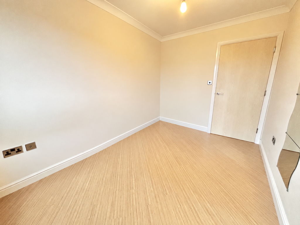 Property photo 2 of 9 5 - Without Cupboard
