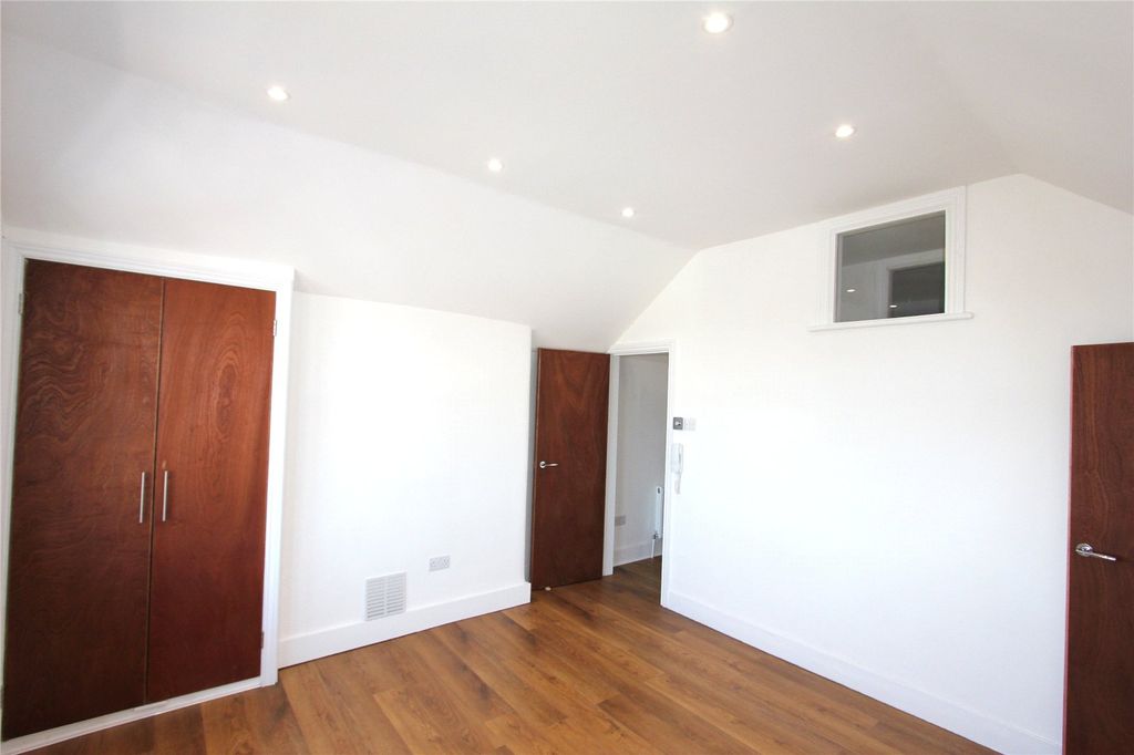 Property photo 2 of 10 Picture No. 23