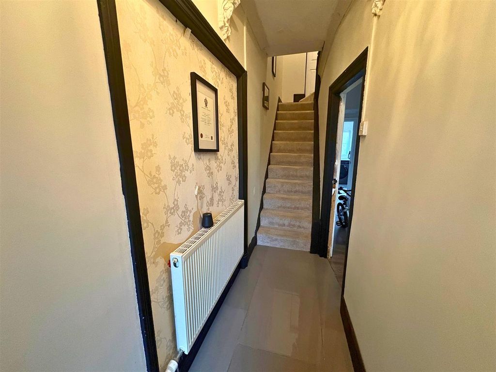 Property photo 3 of 25 Hallway