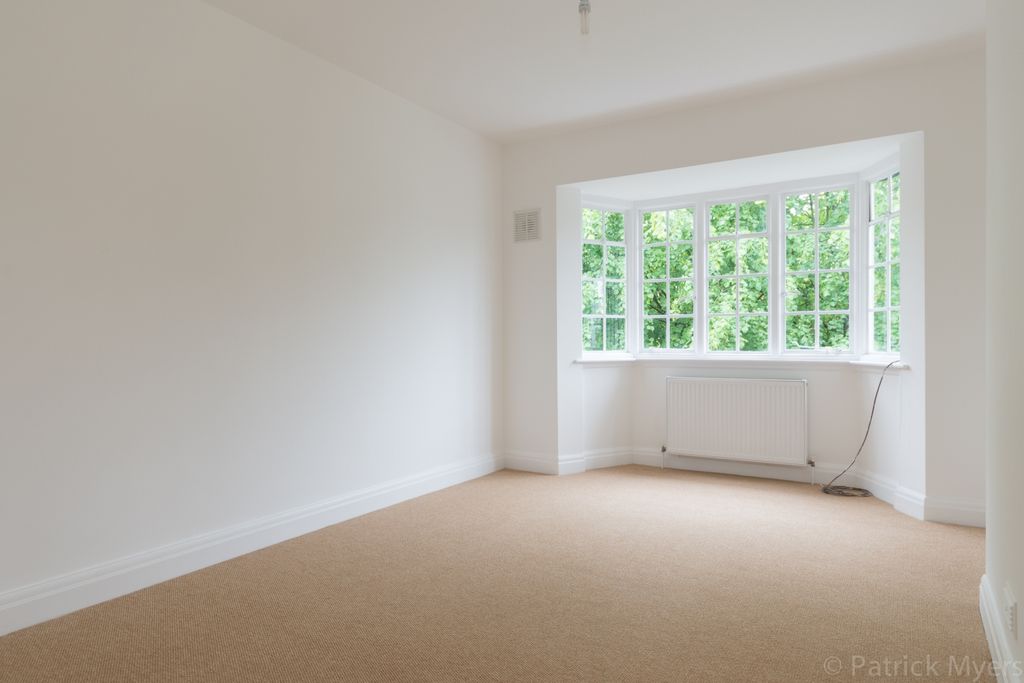 Property photo 2 of 13 2 Braeside Court-1