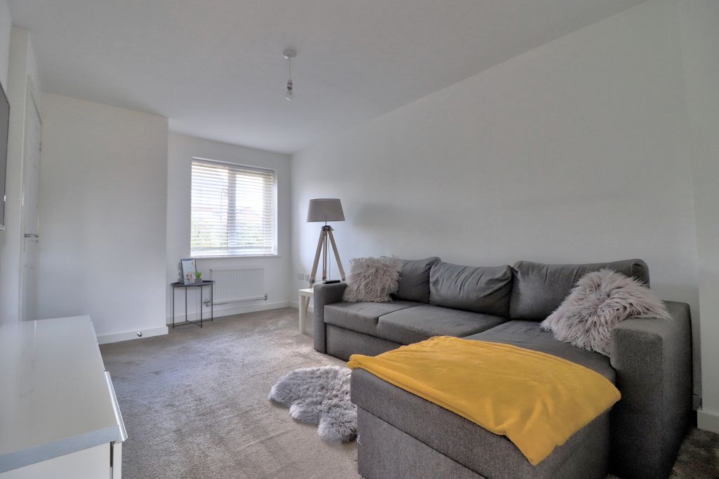 Property photo 3 of 10 2064Fb19-484F-4C83-8Bb2-Abad7380D655.Jpg