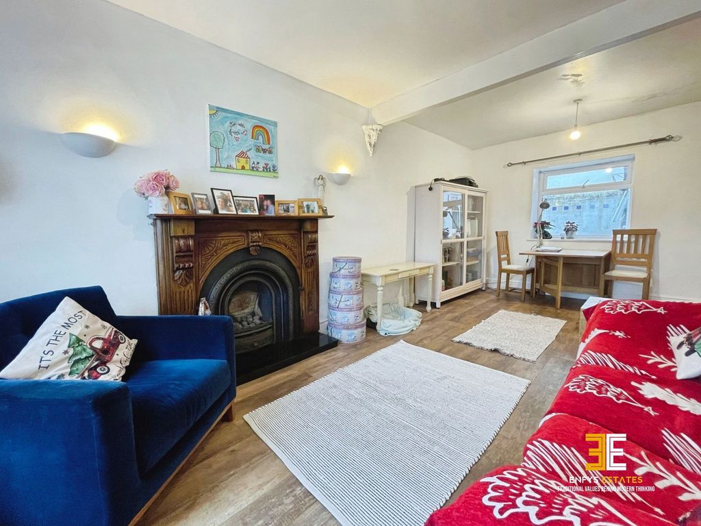 Property photo 2 of 25