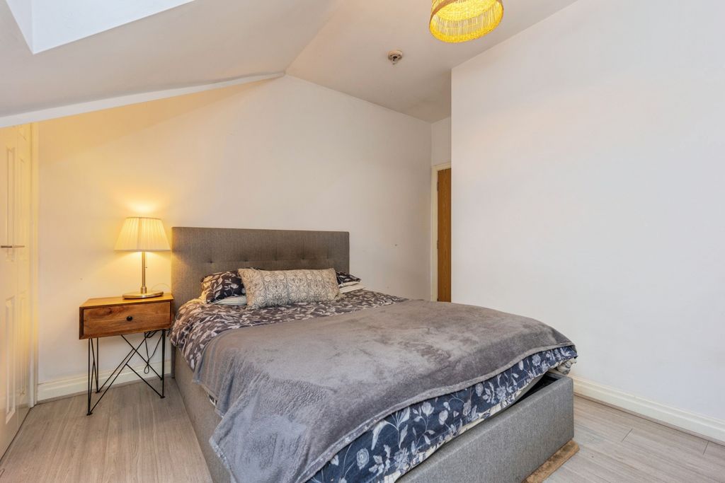 Property photo 3 of 15 Bedroom