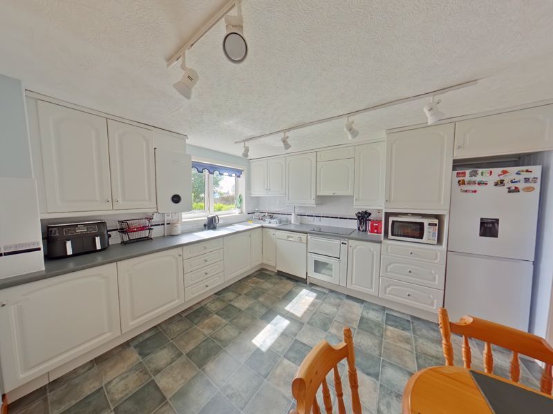Property photo 3 of 17 Photo 11