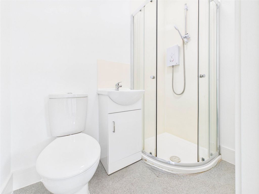 Property photo 3 of 12 Bathroom