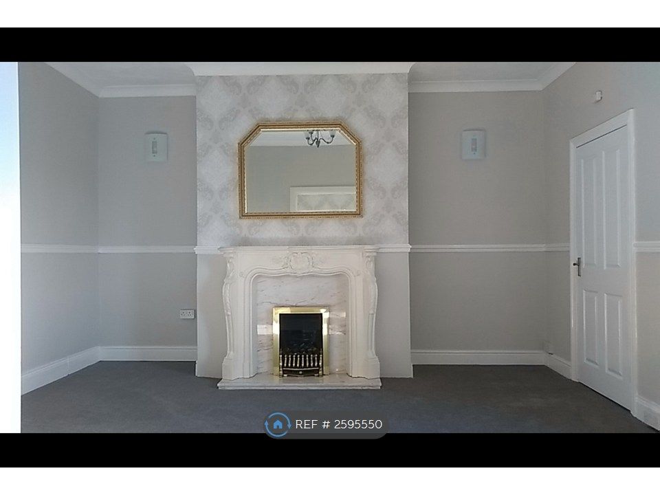 Property photo 1 of 7 Livingroom