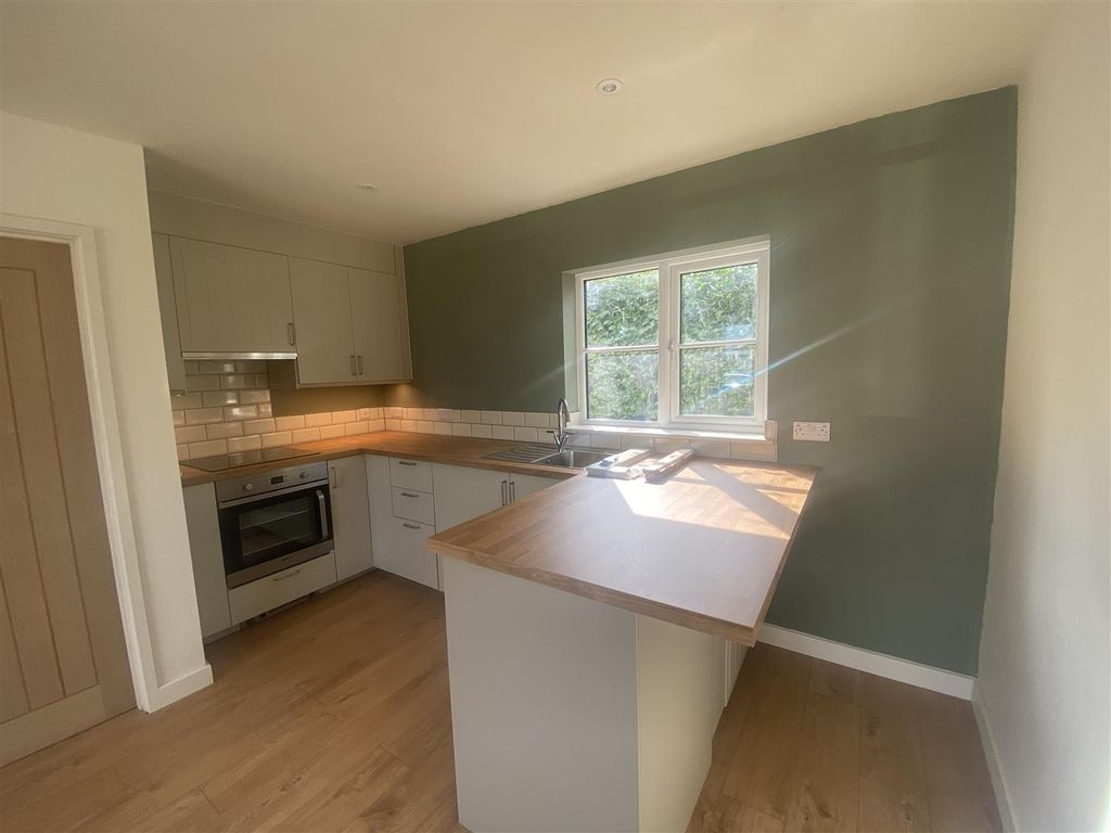 Property photo 1 of 7 Kitchen