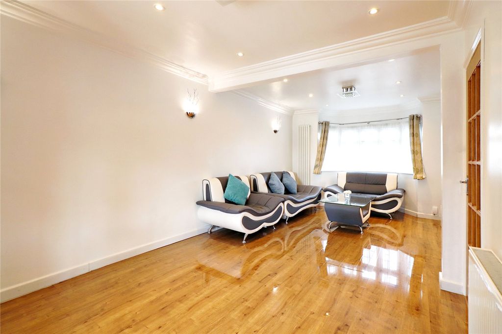 Property photo 3 of 45 Through Lounge