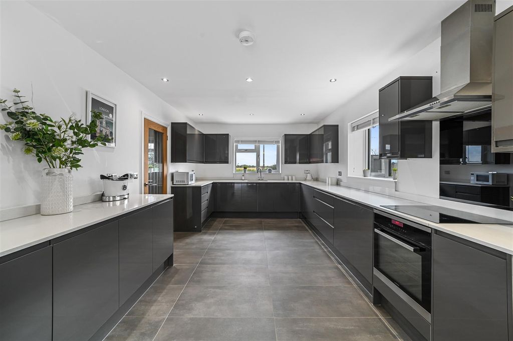 Property photo 3 of 15 Kitchen