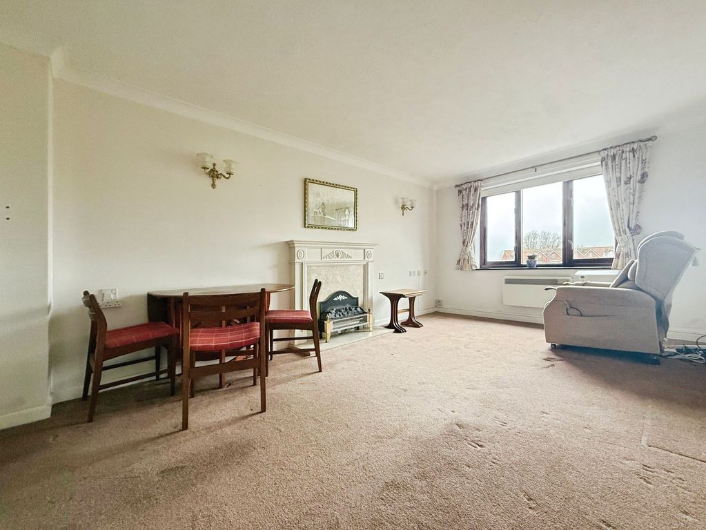 Property photo 2 of 12 Lounge