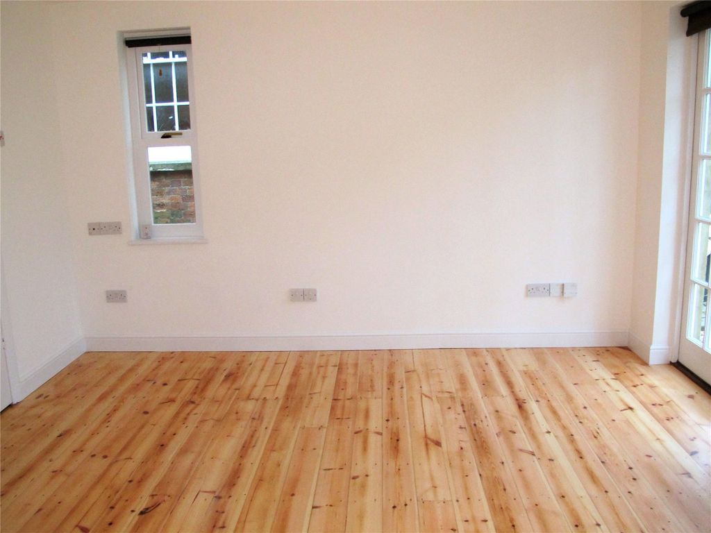 Property photo 3 of 8 Picture No. 02