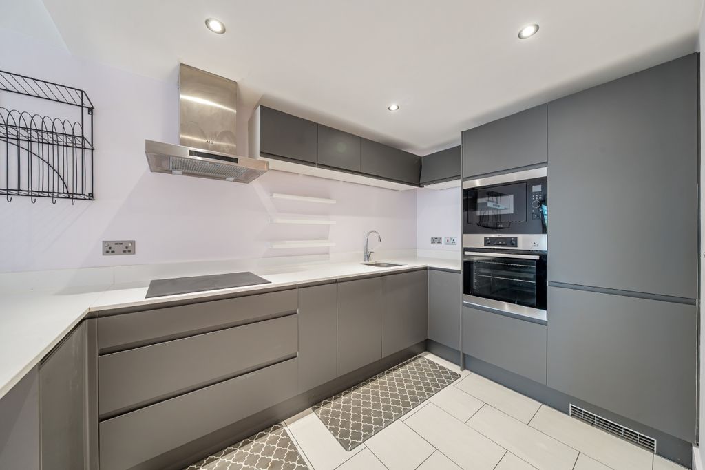 Property photo 3 of 16 1300739-12-683Ebf...