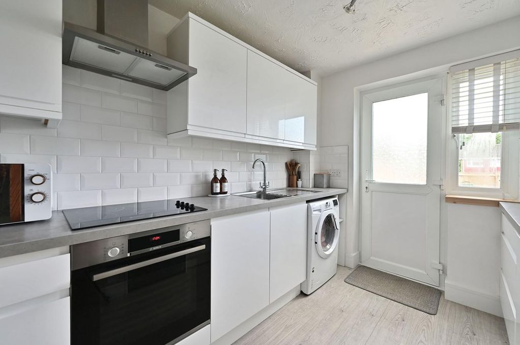 Property photo 2 of 12 Kitchen