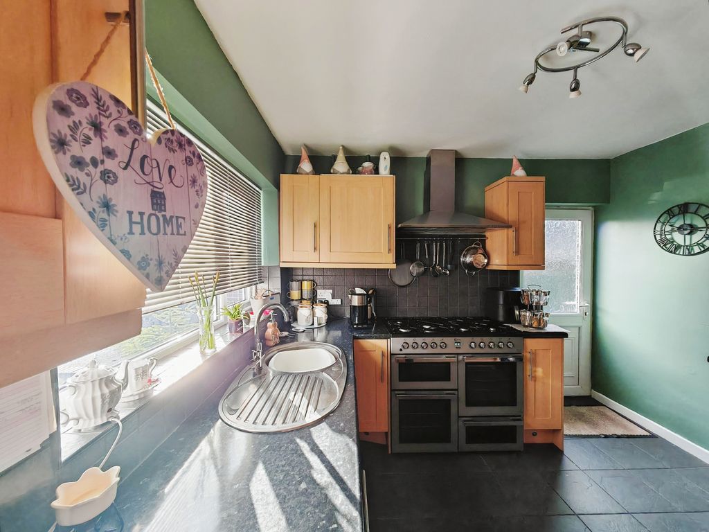 Property photo 3 of 16 Kitchen