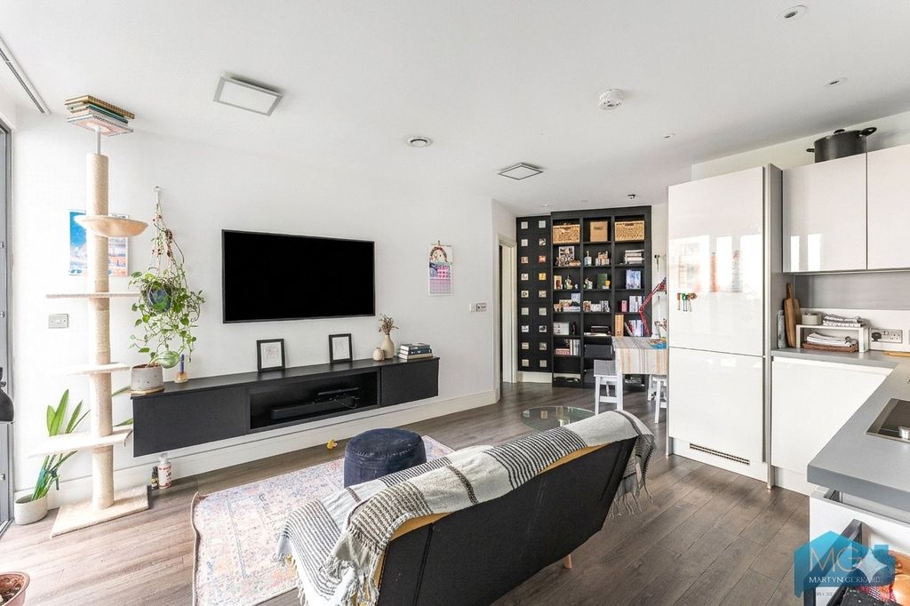 Property photo 2 of 12 Picture No. 35