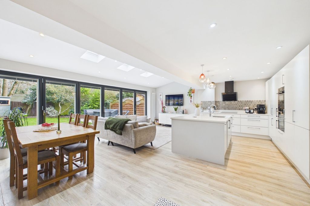 Property photo 2 of 23