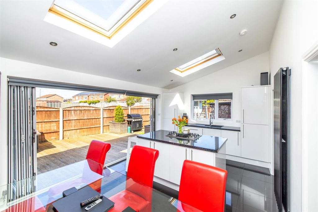 Property photo 3 of 20 Kitchen/Diner