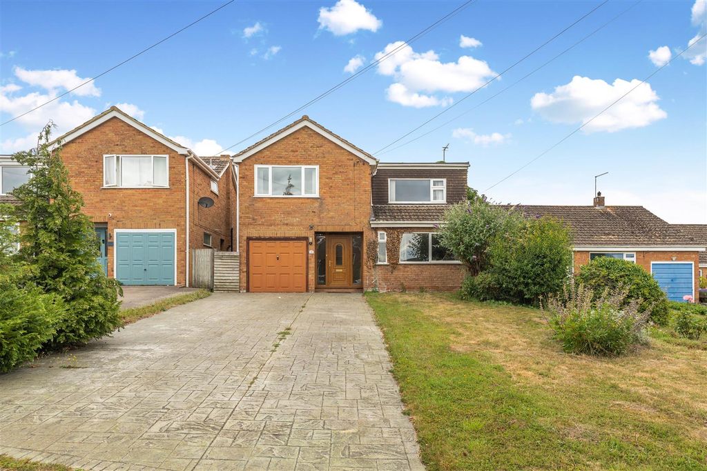 Property photo 1 of 16 14 Bignolds Close, Claydon-3.Jpg
