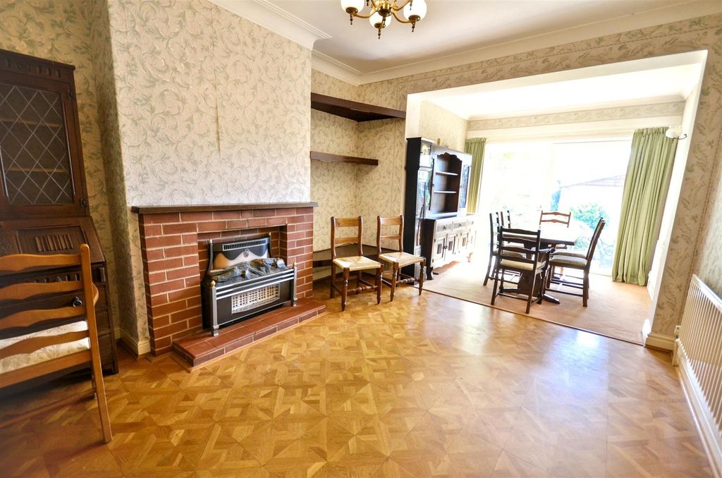Property photo 3 of 17 Dining Room