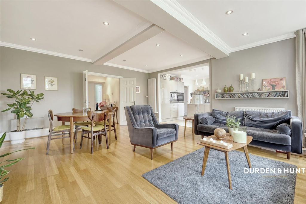 Property photo 3 of 24 Hillsleigh