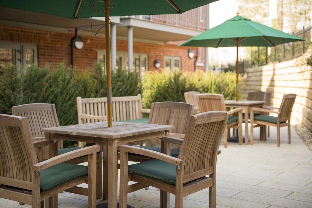 Property photo 3 of 21 Communal Gardens