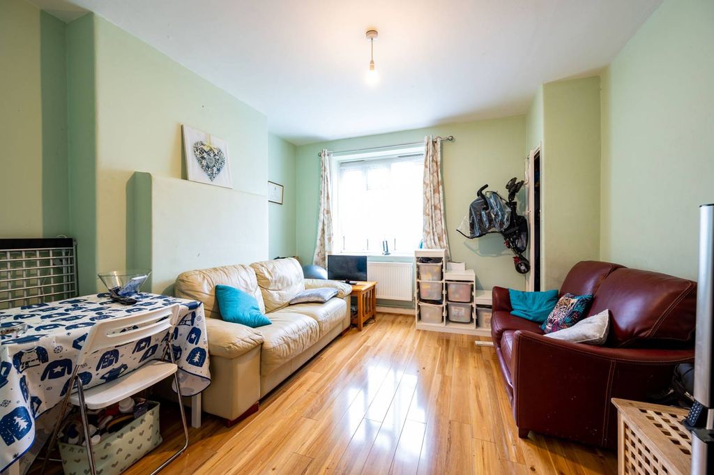 Property photo 1 of 5