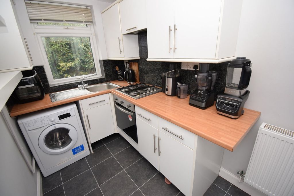 Property photo 3 of 21 Kitchen