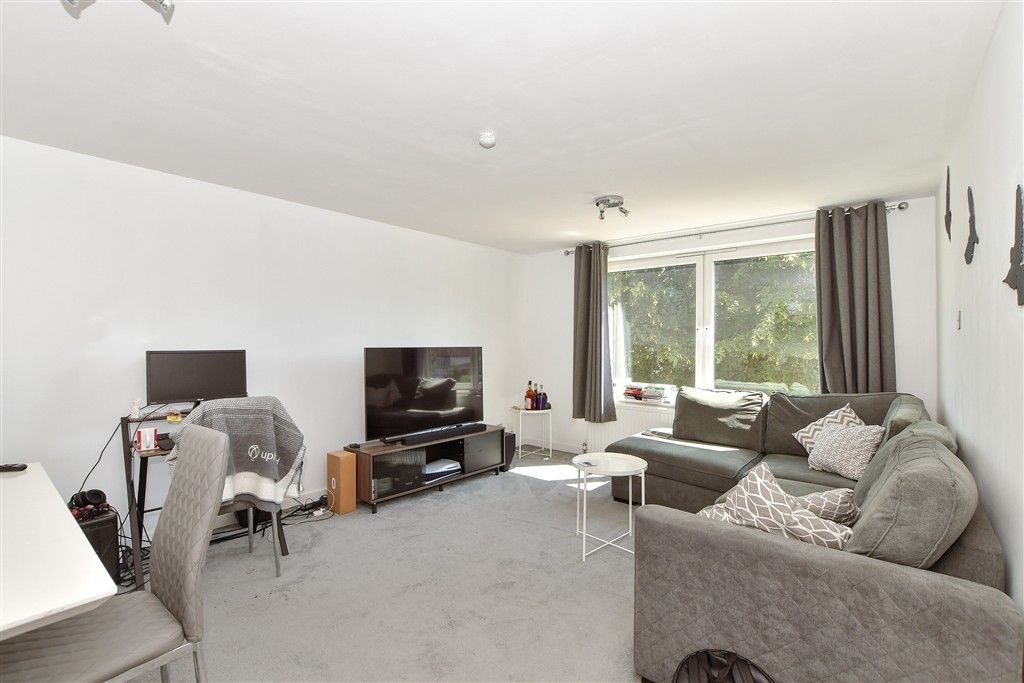Property photo 1 of 6 Lounge