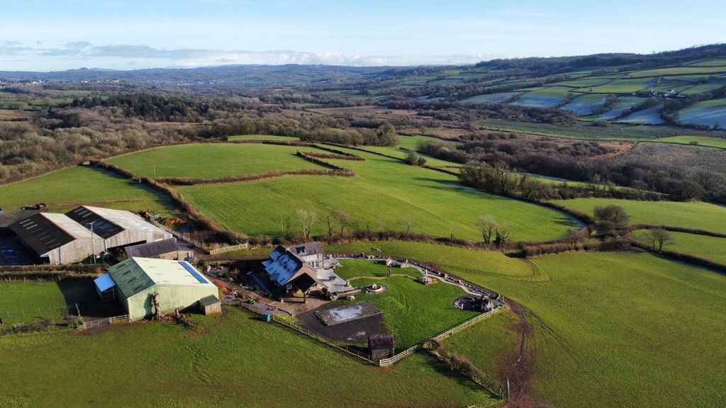 Property photo 2 of 35