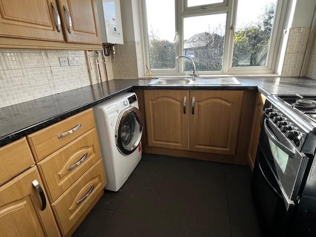 Property photo 3 of 9 Kitchen 2.Jpg