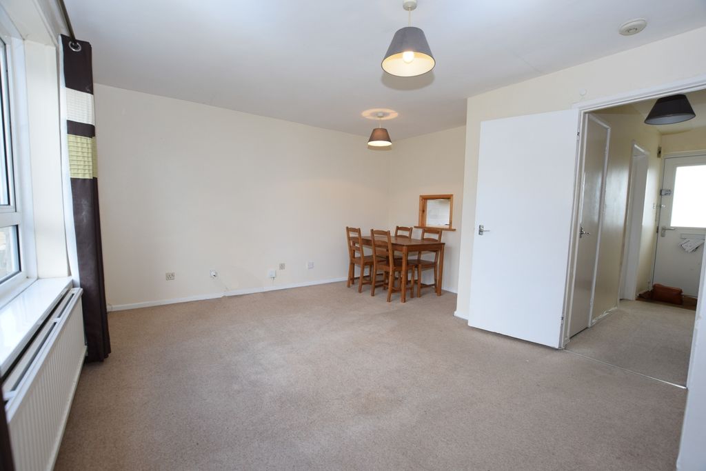 Property photo 3 of 7 Living Room