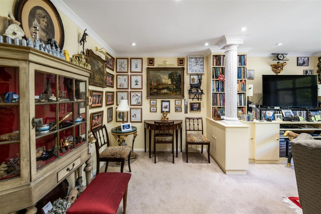 Property photo 3 of 21 10 Spring Gardens Internals2.Jpg