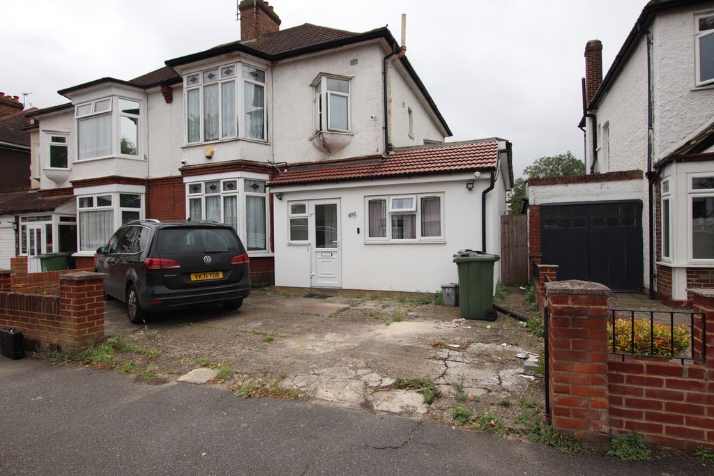 Property photo 1 of 13 4 Bed Semi-Detached House For Sale Newquay Road, London Se6