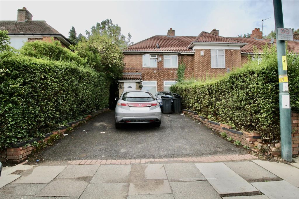 Property photo 1 of 7 Front Garden
