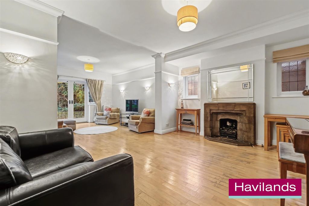 Property photo 2 of 23 Creswell Way N21 1Ae-1.Jpg