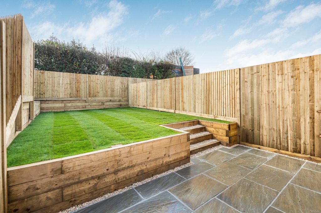 Property photo 2 of 11 Picture No. 21