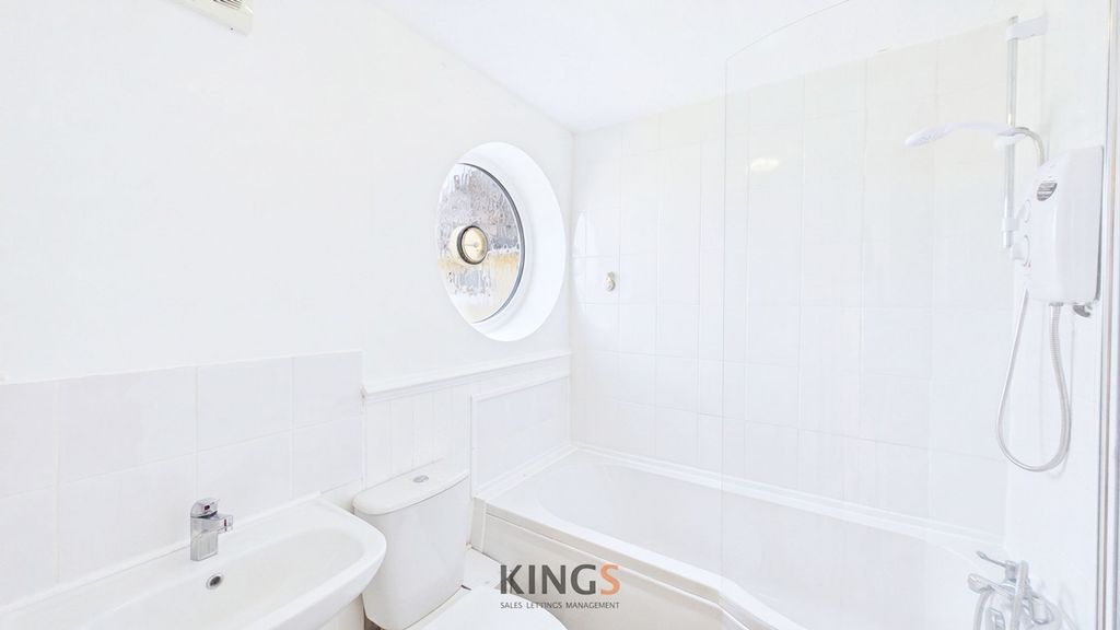 Property photo 3 of 13 Bathroom