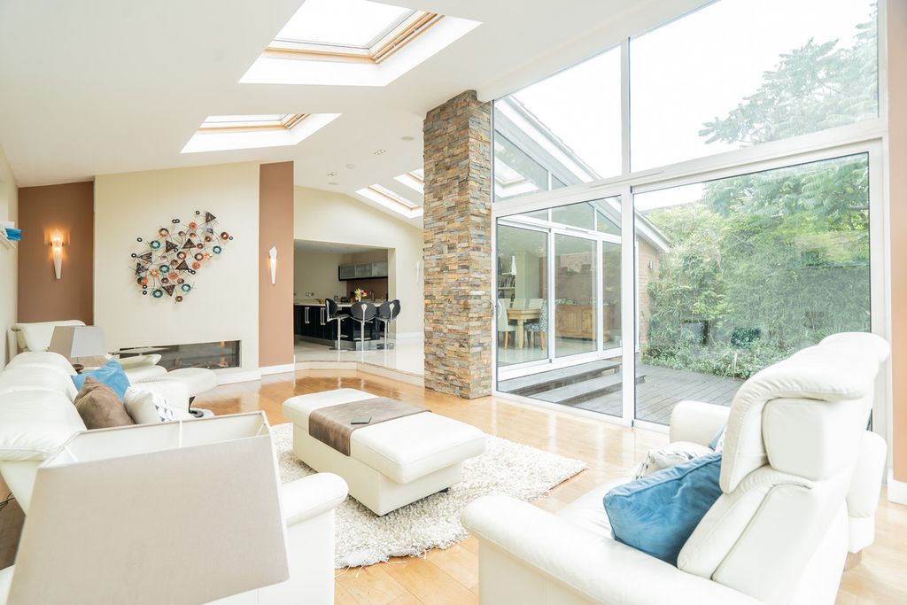 Property photo 2 of 37