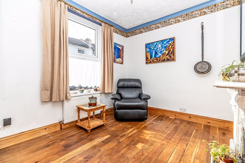 Property photo 3 of 17 .