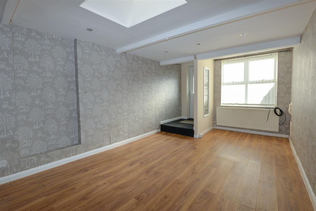 Property photo 2 of 17 Living Room 4.Jpg