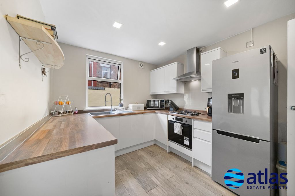 Property photo 3 of 30 Kitchen