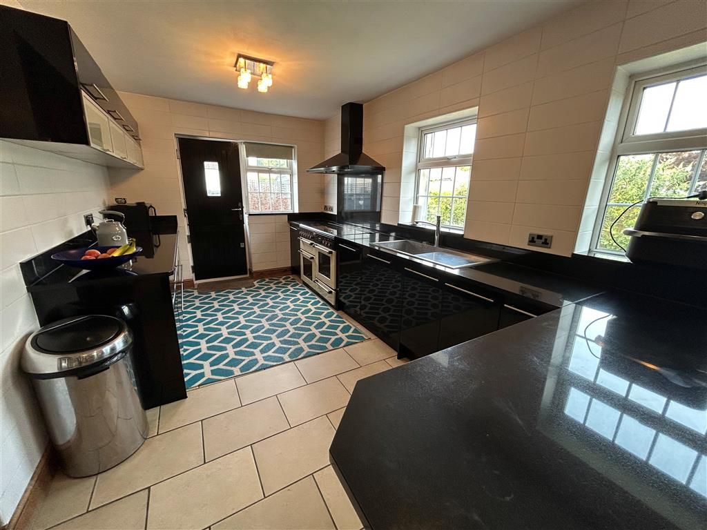 Property photo 3 of 18 Kitchen/Breakfast Room