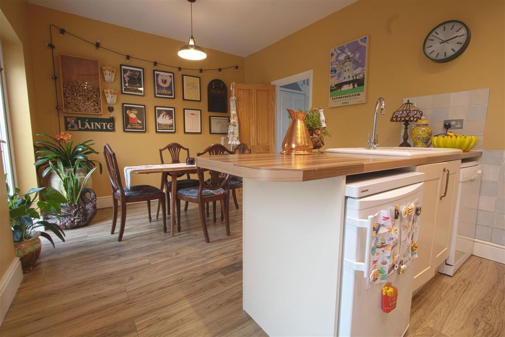 Property photo 3 of 14 Kitchen Diner
