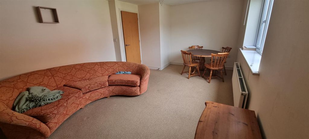 Property photo 2 of 8 Image
