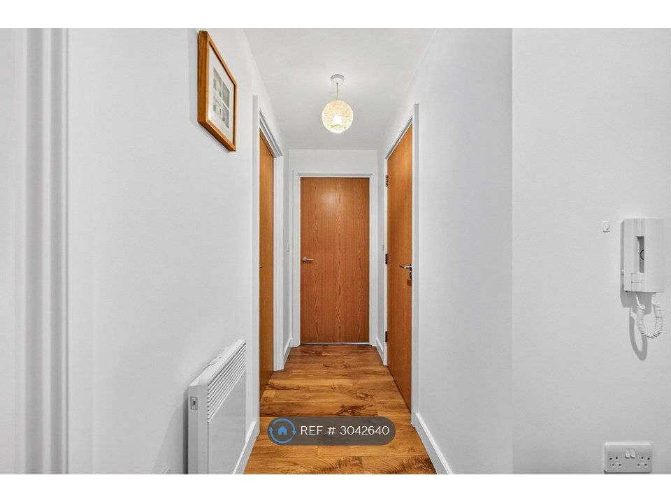 Property photo 2 of 16 Entrance Hallway