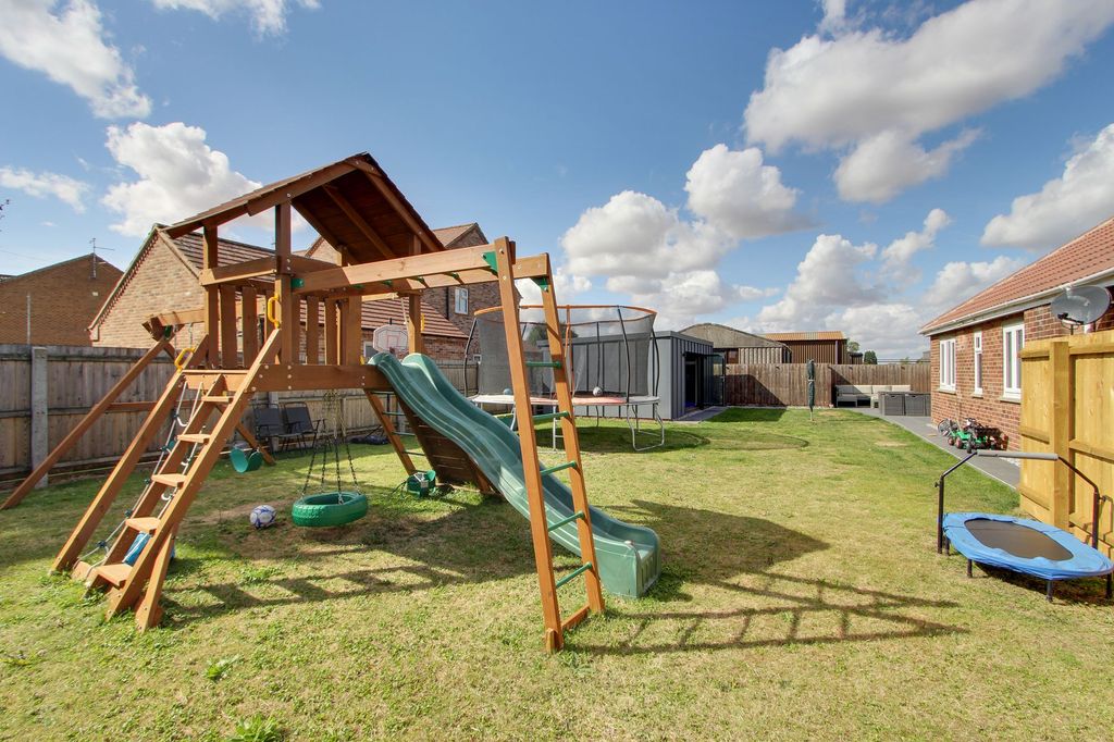 Property photo 2 of 45